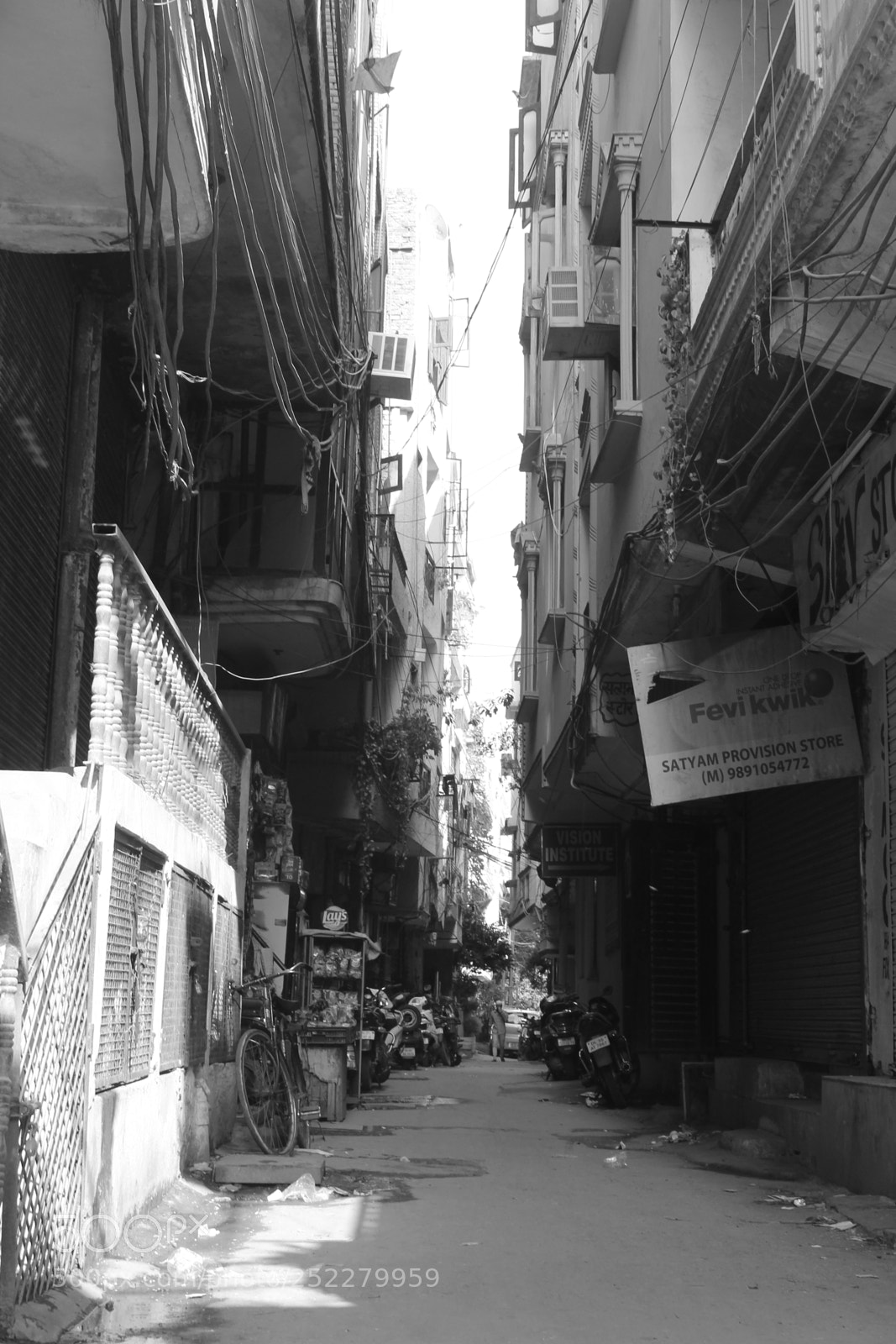 Canon EOS 1300D (EOS Rebel T6 / EOS Kiss X80) sample photo. Dark lanes and dark photography