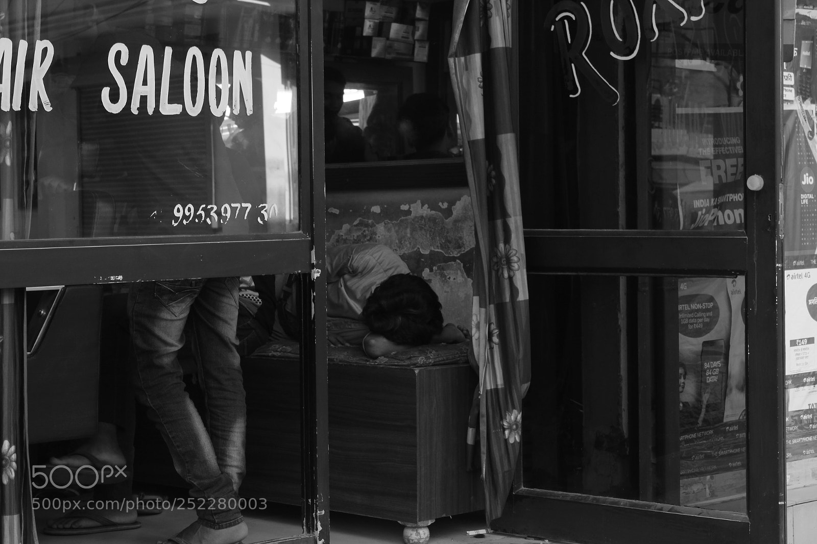 Canon EOS 1300D (EOS Rebel T6 / EOS Kiss X80) sample photo. Dark lanes and dark photography