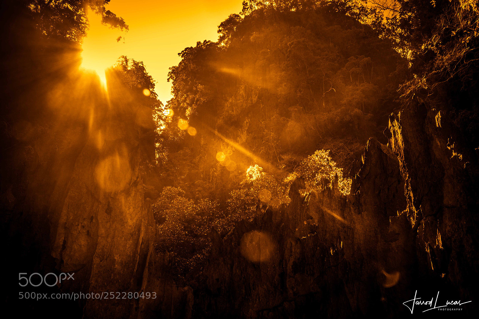 Canon EOS 7D Mark II sample photo. Shining through the rocks photography