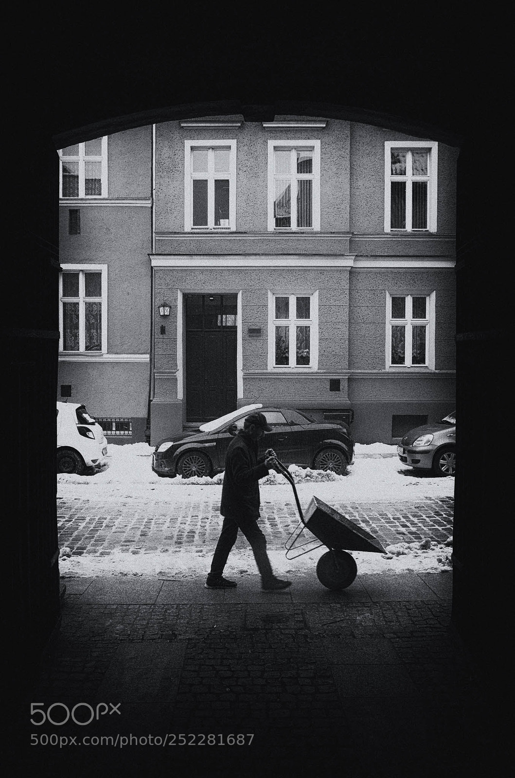 Pentax K-5 II sample photo. Man with a wheelbarrow photography
