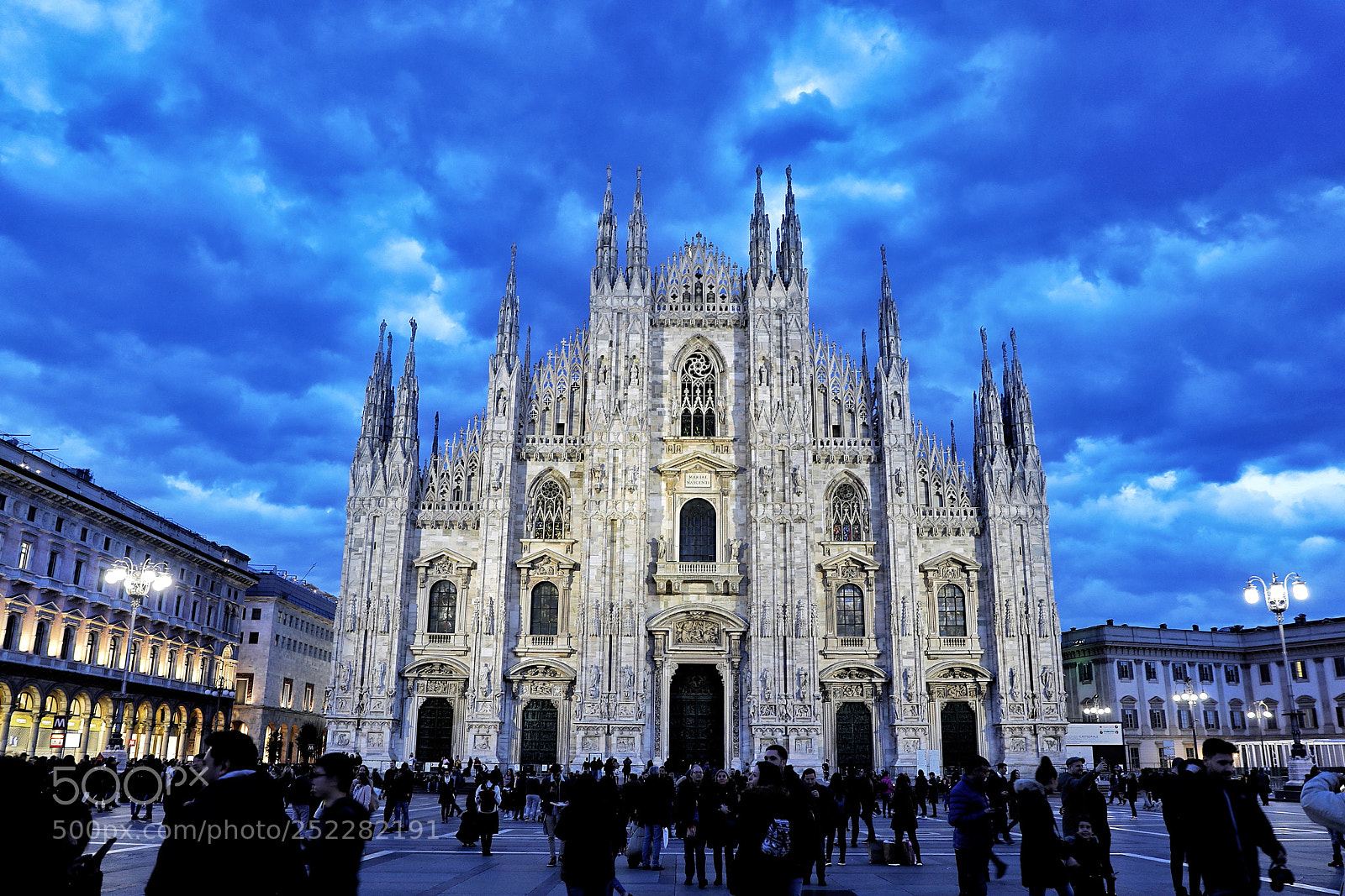Canon EOS 5D Mark IV sample photo. Duomo di milano photography