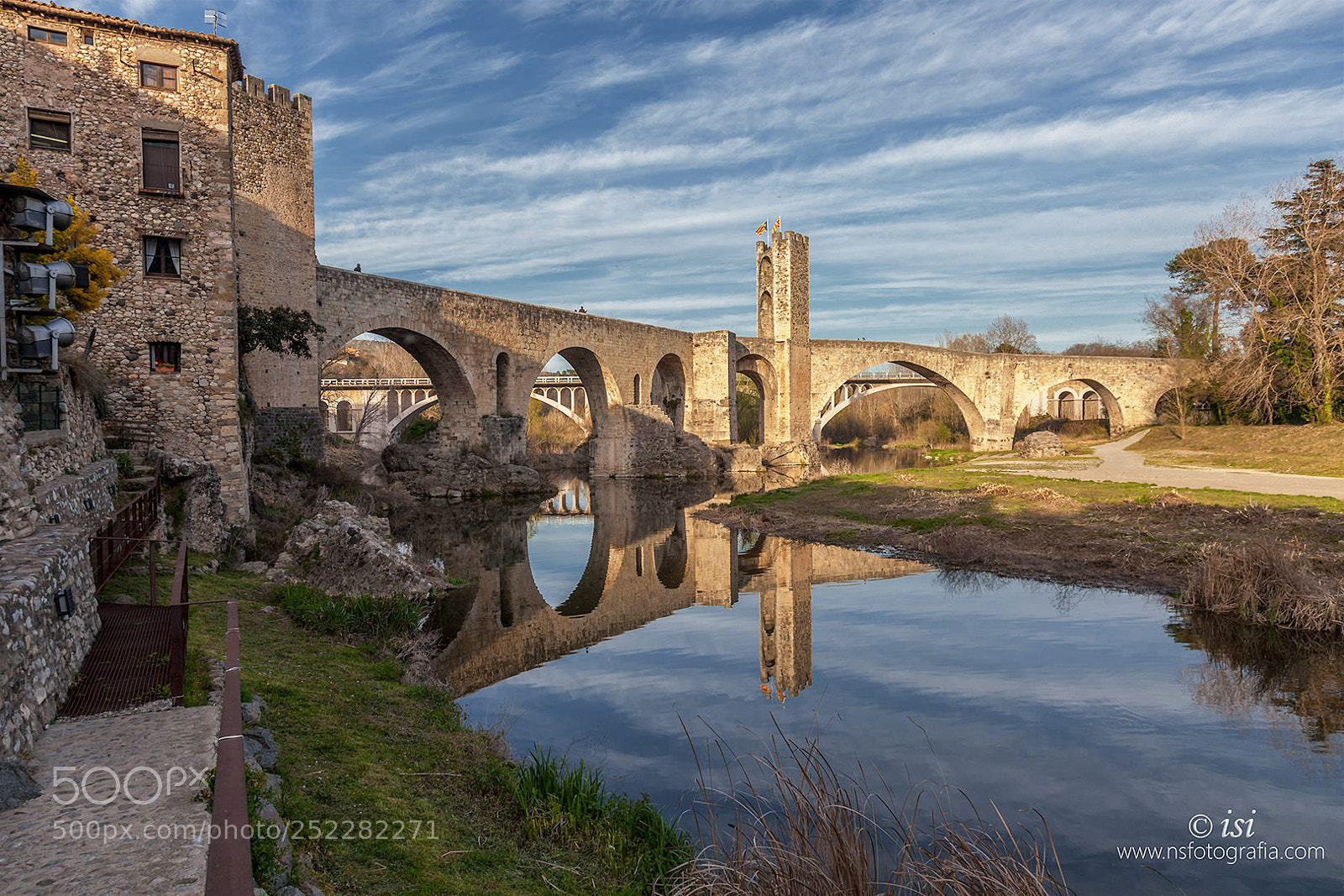 Canon EOS 5D Mark II sample photo. Besal y el puente photography