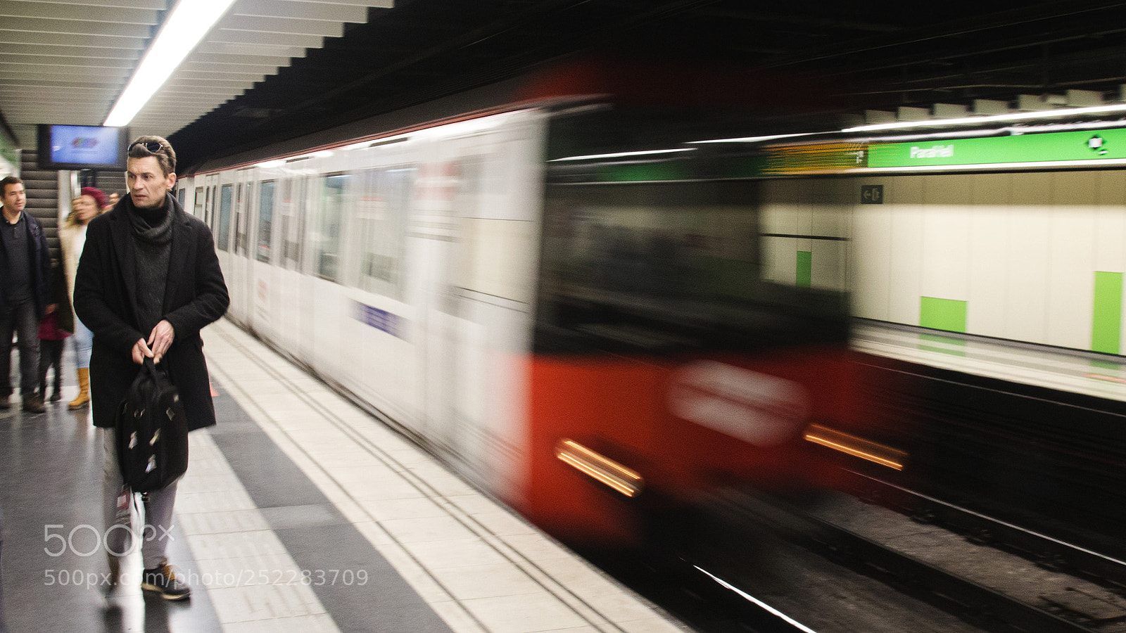 Canon EOS 1200D (EOS Rebel T5 / EOS Kiss X70 / EOS Hi) sample photo. Barcelona metro photography