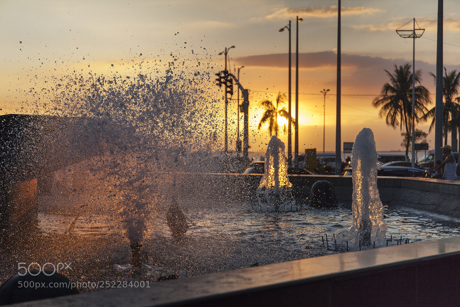 Canon EOS 5D Mark II sample photo. Fountain over sunset photography