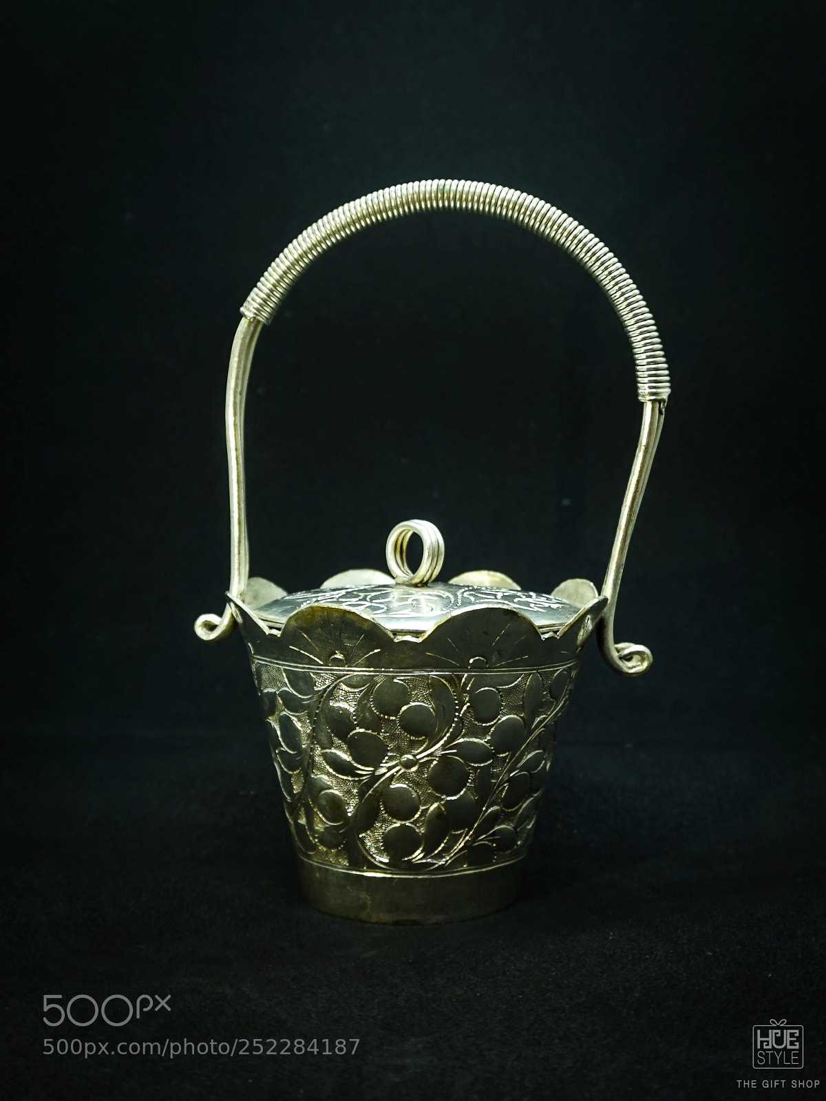 Sony Alpha a5000 (ILCE 5000) sample photo. Silver cup photography