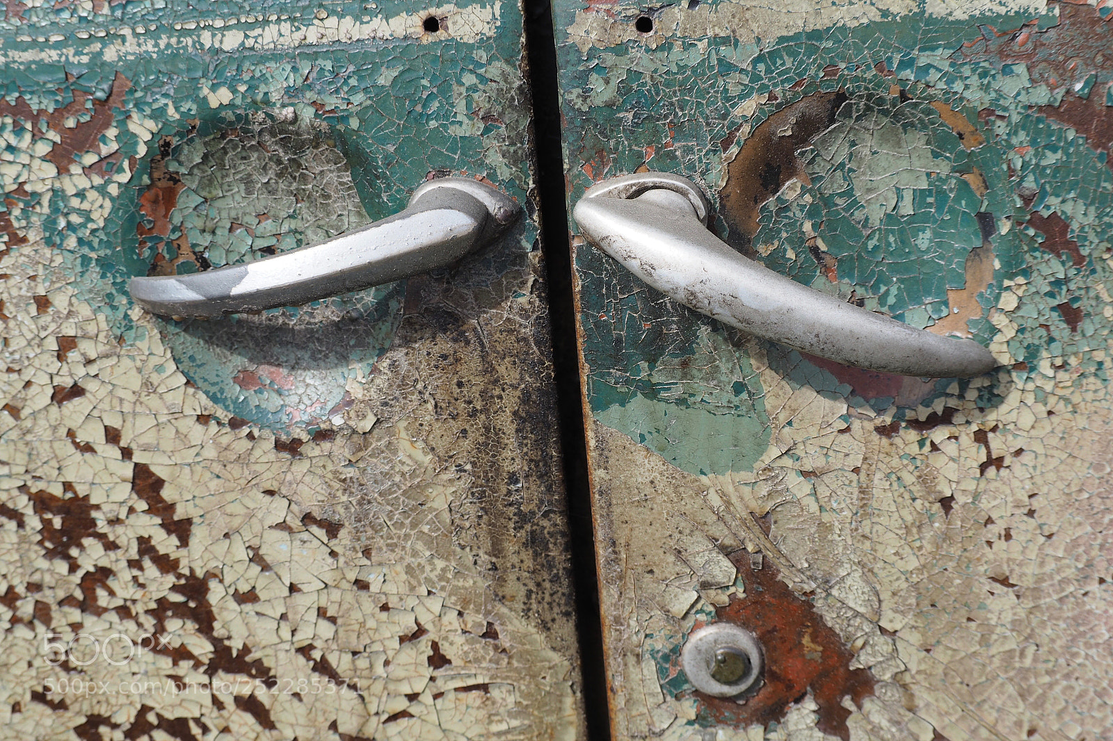 Olympus OM-D E-M5 II sample photo. Opel olympia door handles photography