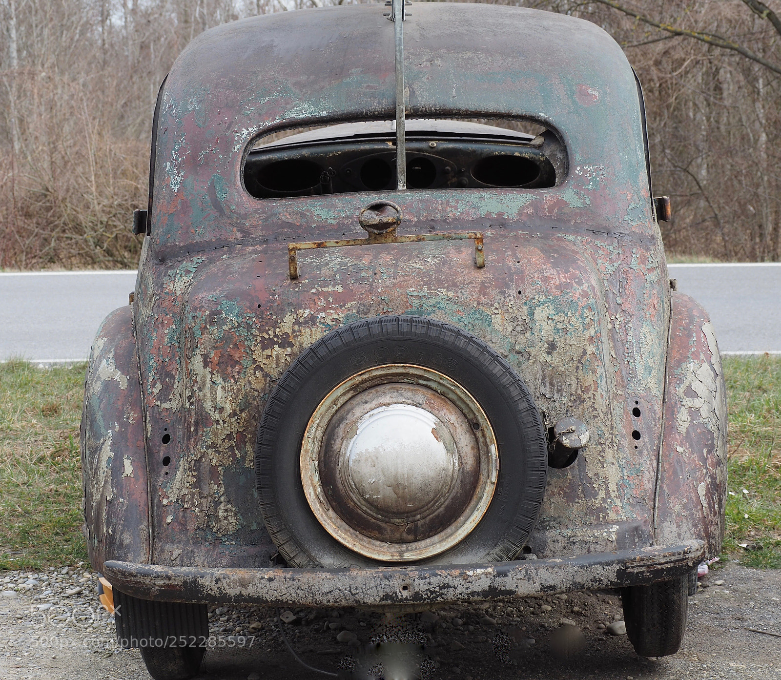 Olympus OM-D E-M5 II sample photo. Opel from the back photography