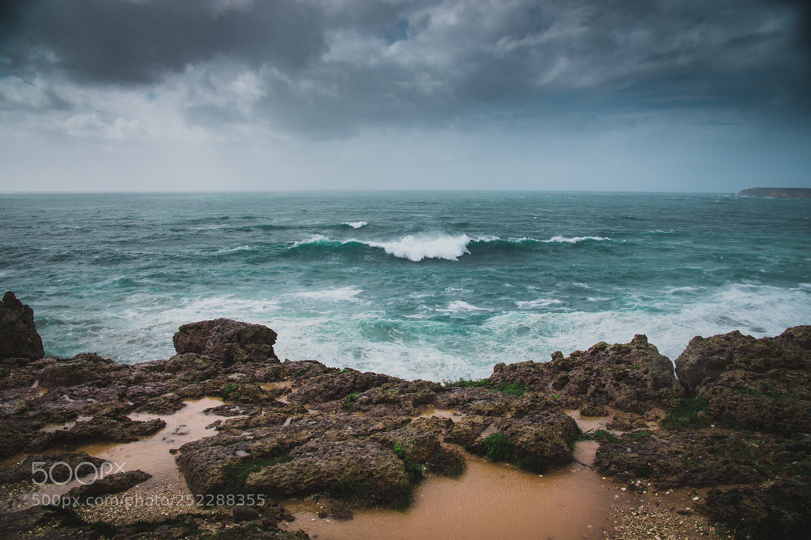 Panasonic Lumix DC-GH5 sample photo. Alone wave in the photography
