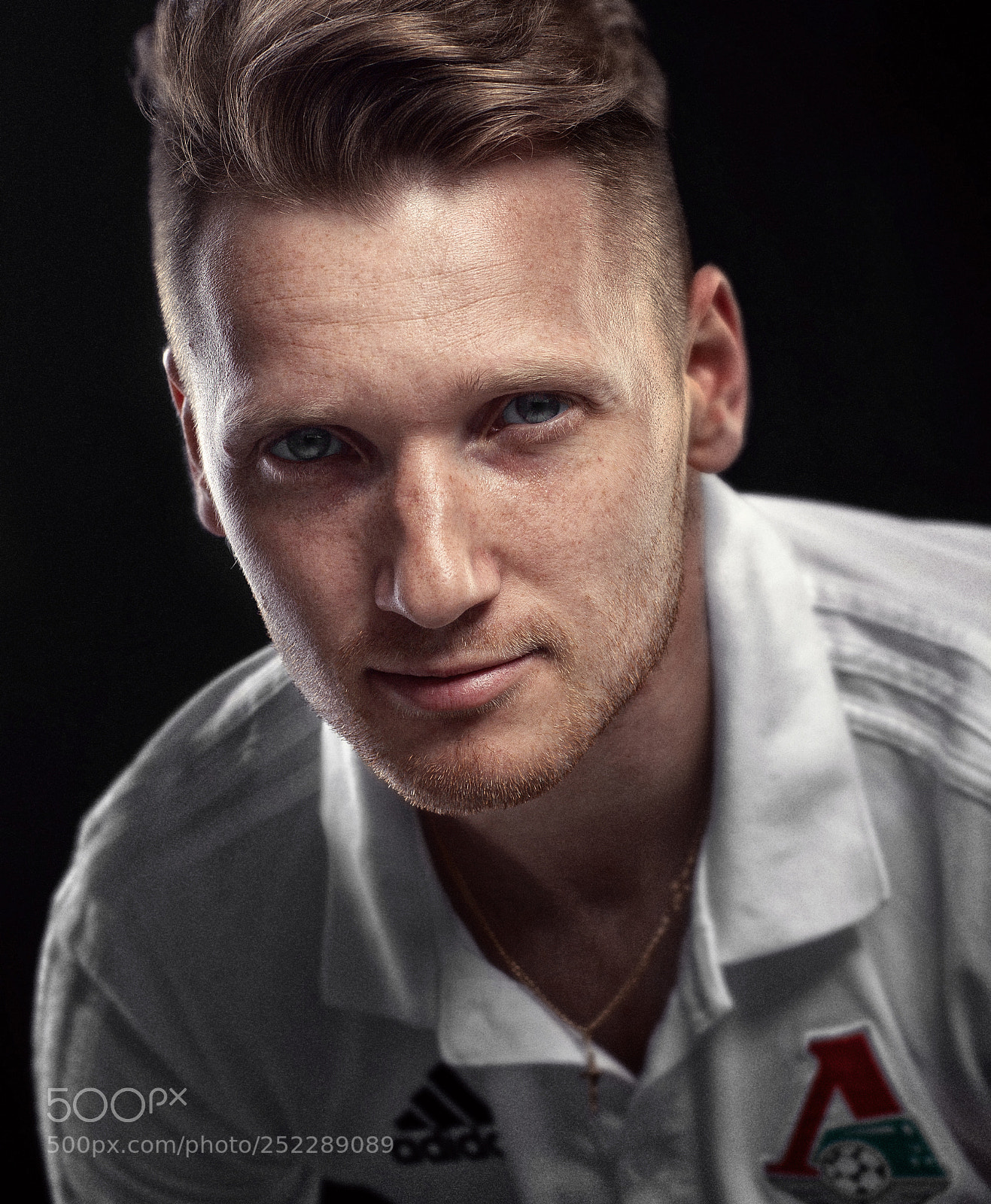 Canon EOS 5D Mark II sample photo. Coach photography