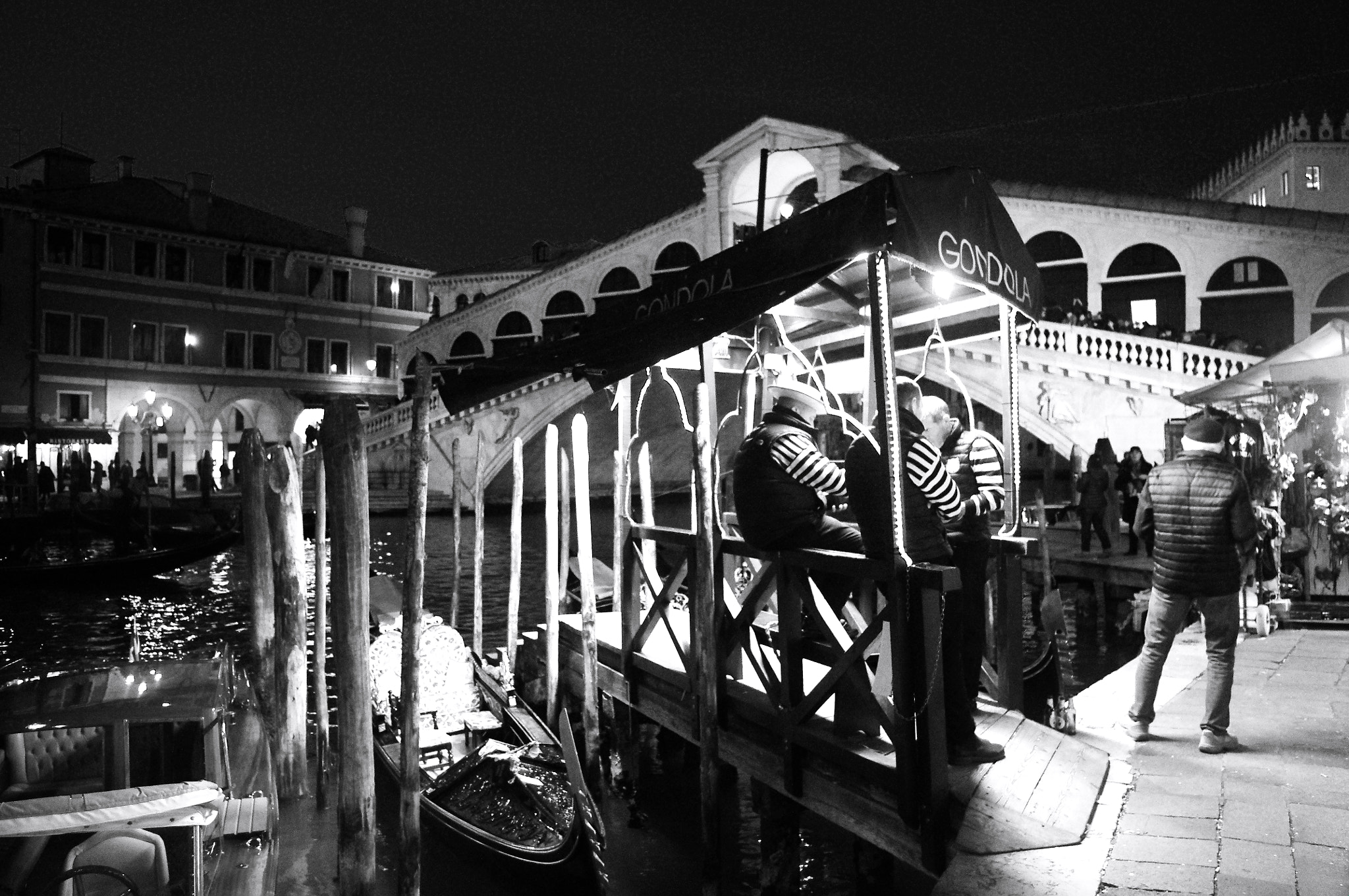 smc PENTAX-DA L 18-55mm F3.5-5.6 sample photo. Rialto photography