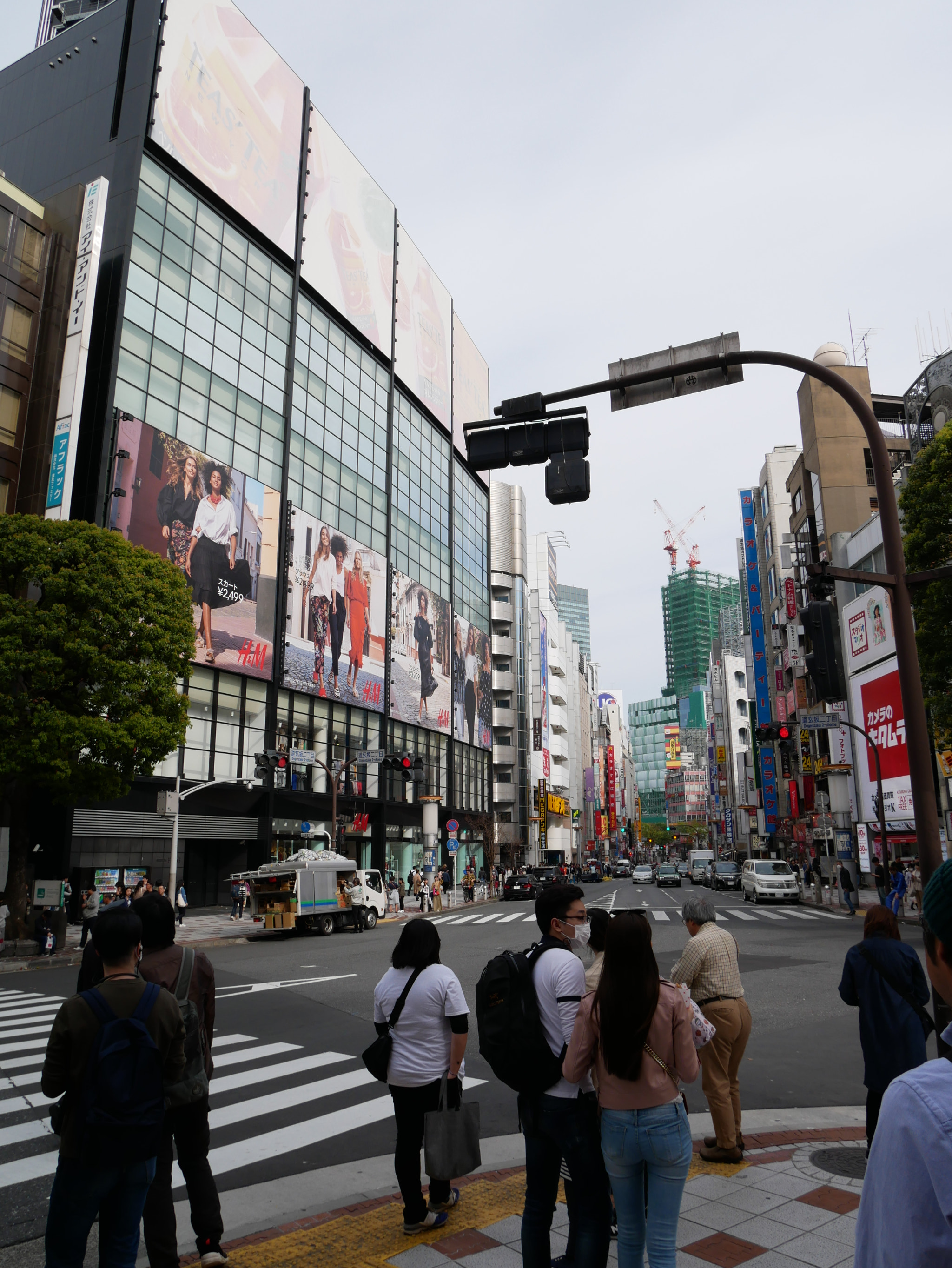 Panasonic Lumix DMC-GX85 (Lumix DMC-GX80 / Lumix DMC-GX7 Mark II) sample photo. Shibuya crossroads photography