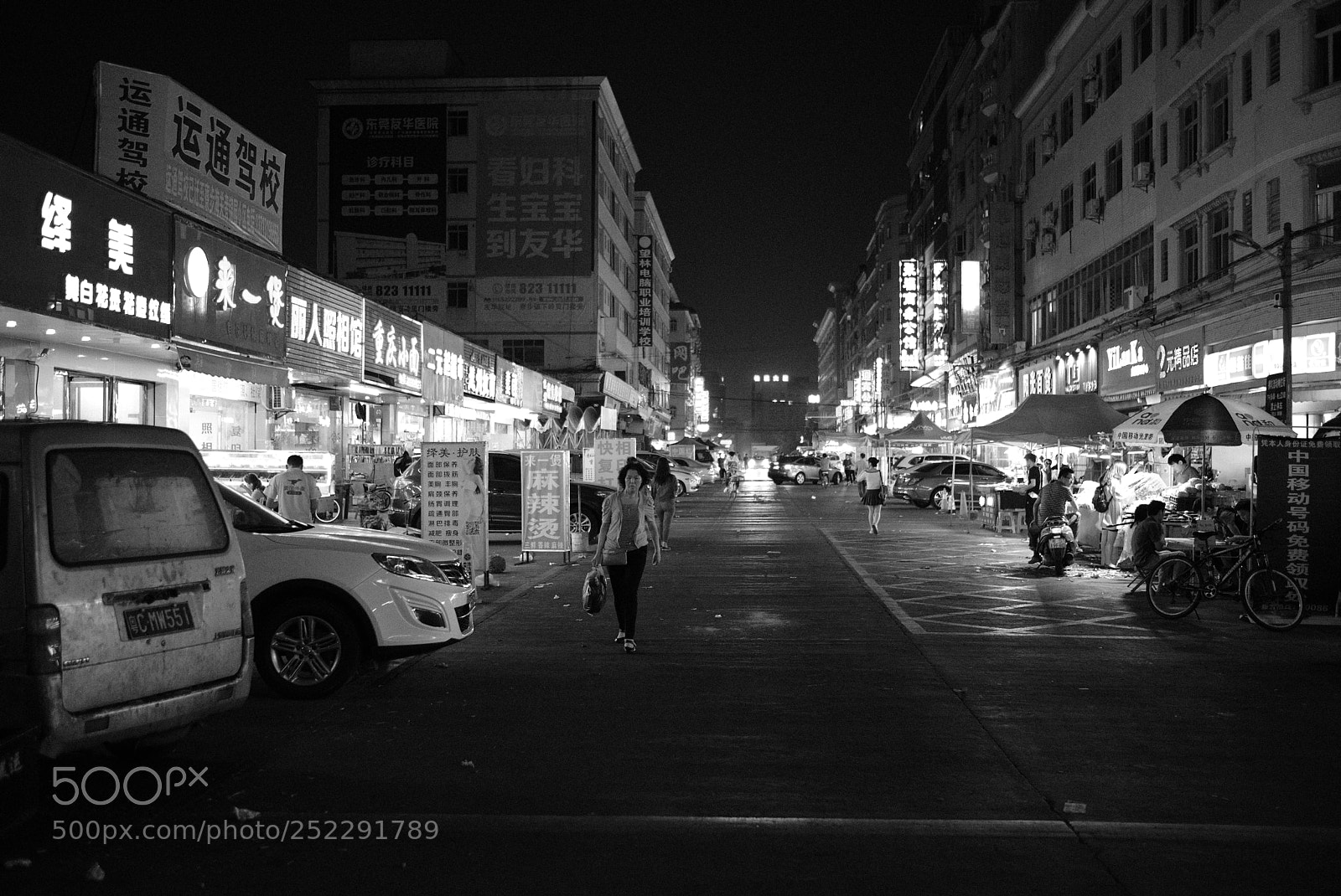 Fujifilm X-T2 sample photo. Chamaeleon street photography