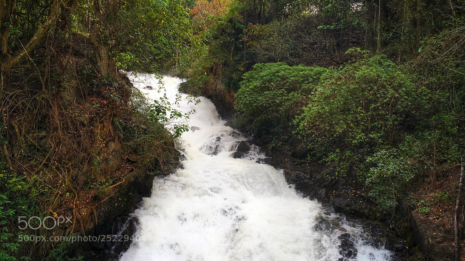 Apple iPhone SE sample photo. Road side falls photography