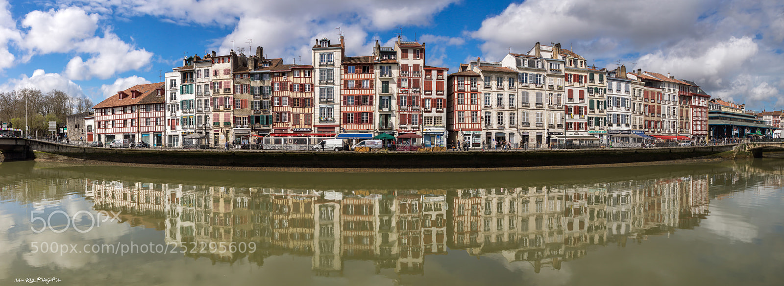 Sony SLT-A77 sample photo. Le matin, la ville photography