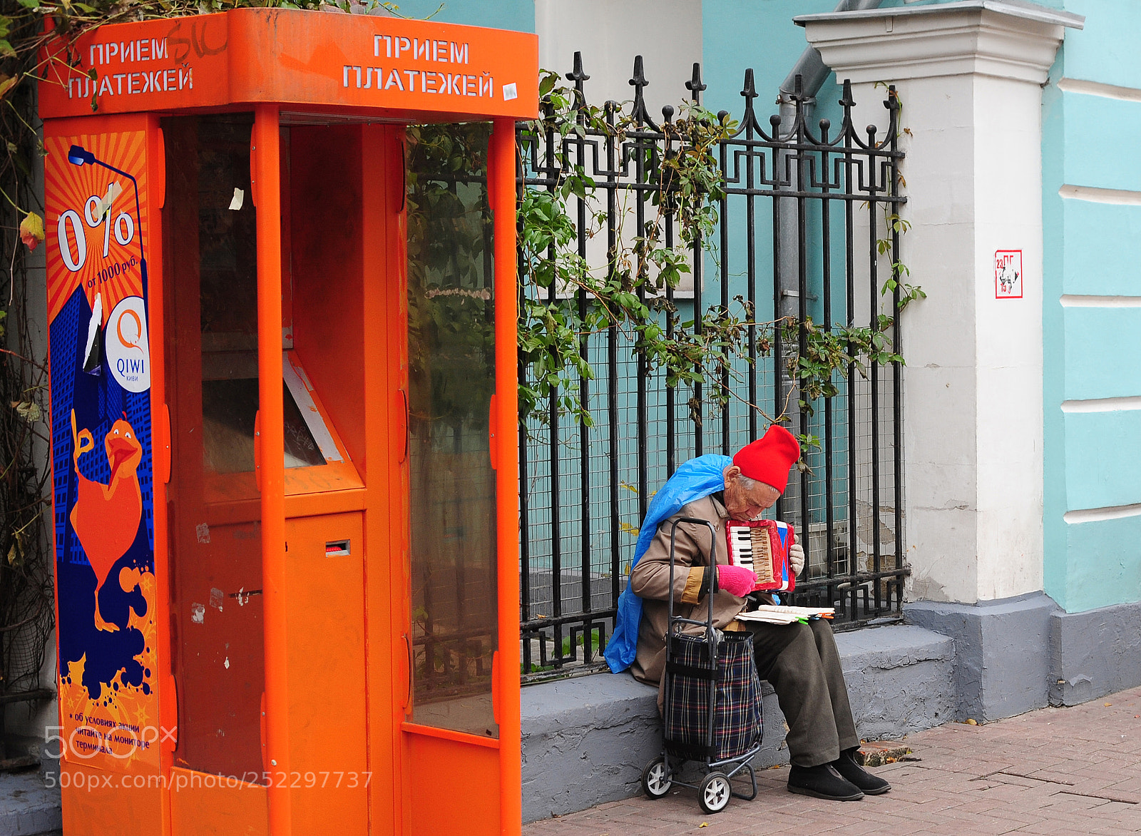 Nikon D700 sample photo. Street musician photography