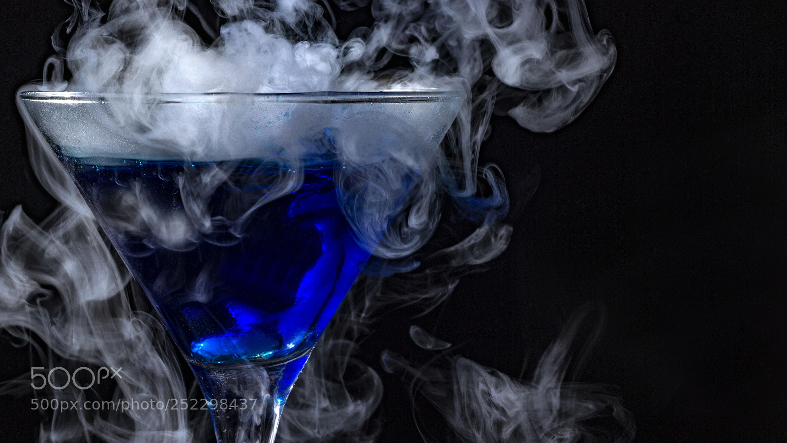 Canon EOS 600D (Rebel EOS T3i / EOS Kiss X5) sample photo. The blue drink photography