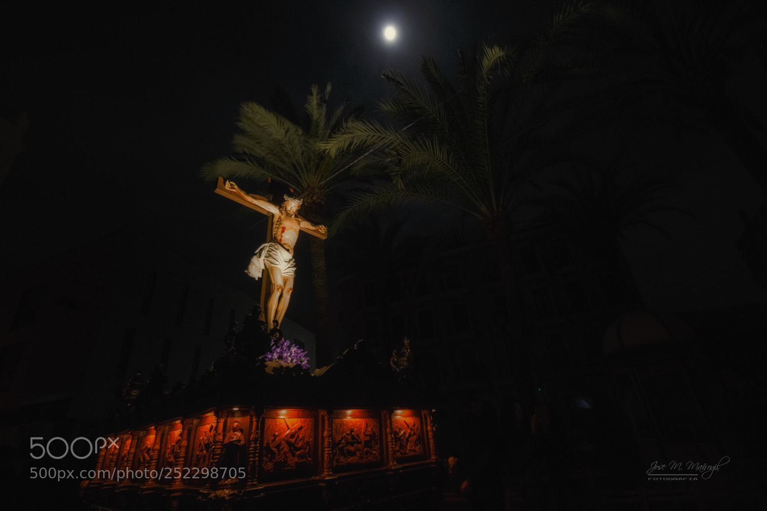 Canon EOS 100D (EOS Rebel SL1 / EOS Kiss X7) sample photo. Jueves santo photography