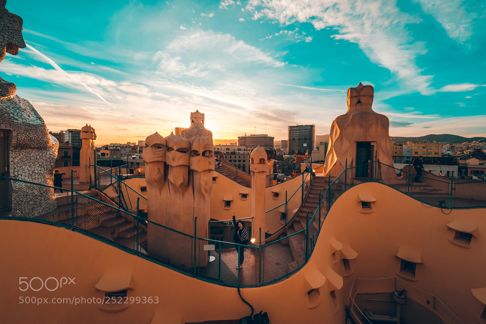 Olympus OM-D E-M10 II sample photo. La pedrera, barcelona photography