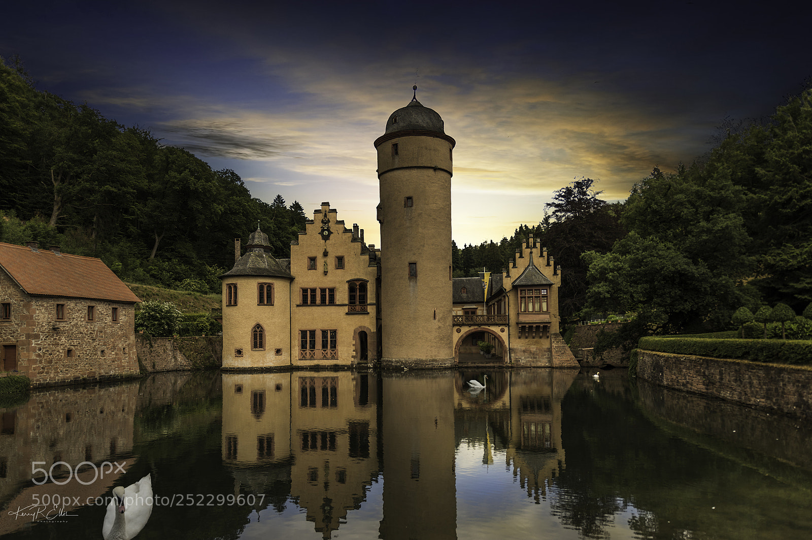 Nikon D810 sample photo. Schloss mespelbrunn sunset photography