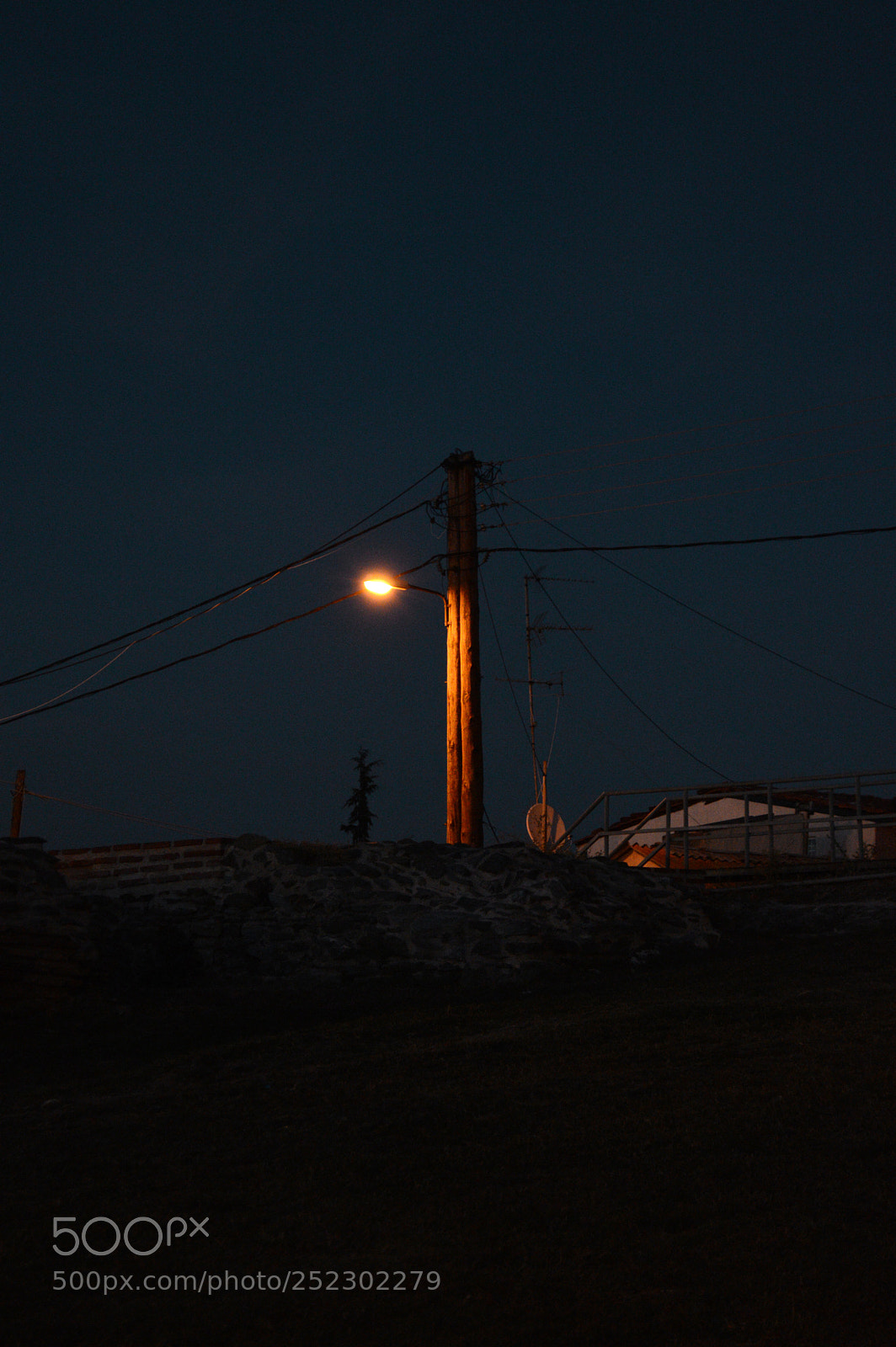Nikon D3200 sample photo. Intervening light photography
