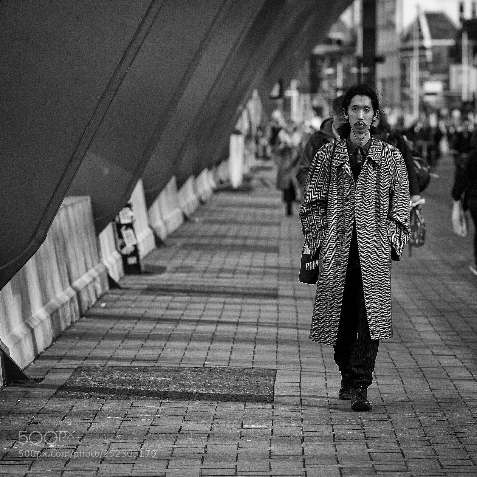 Canon EOS 5D Mark II sample photo. Amsterdam streetlife photography