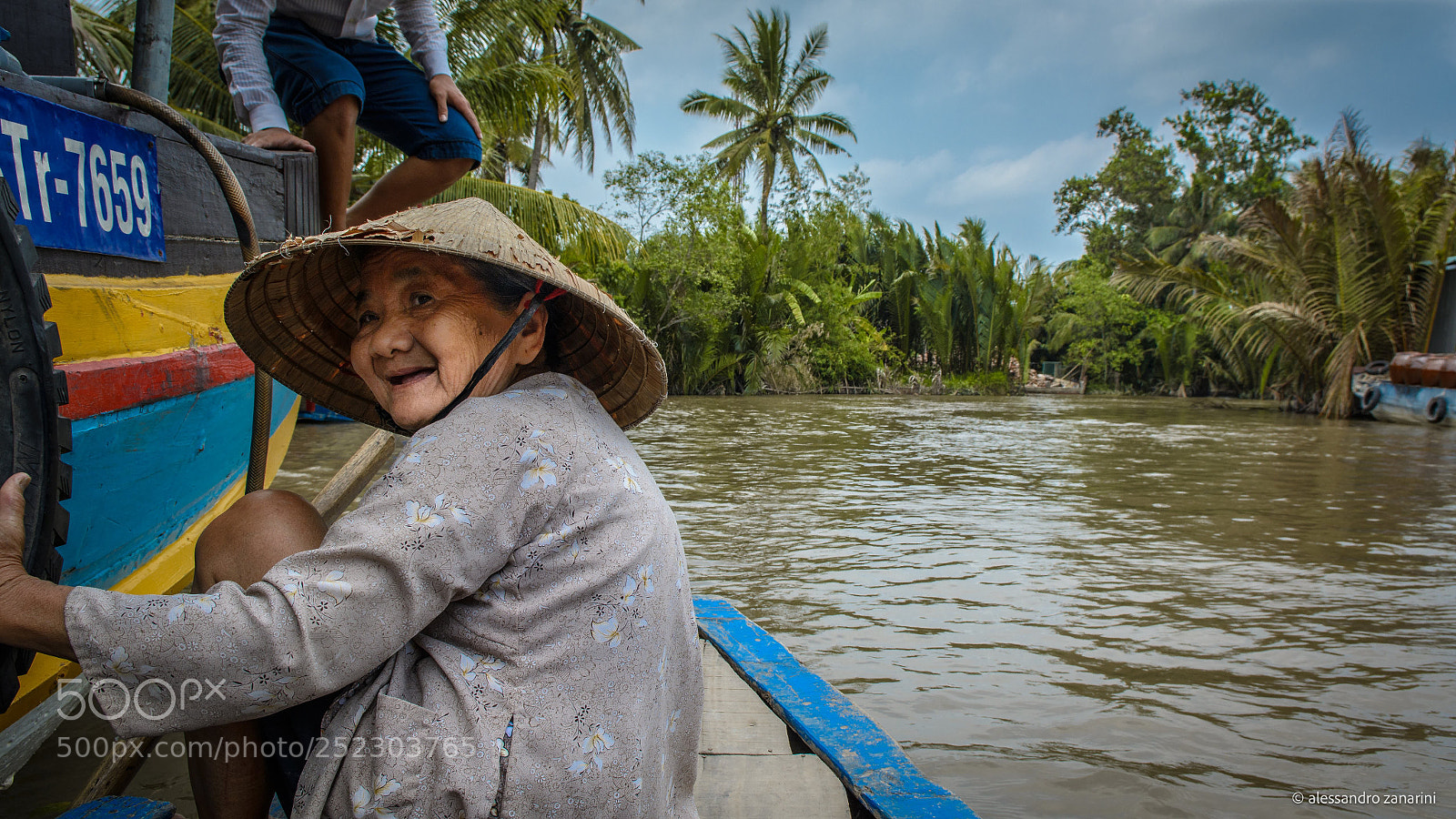 Nikon D7100 sample photo. Paddling in the mekong photography