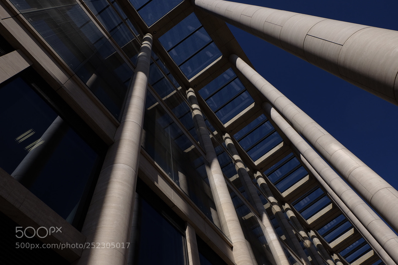 Fujifilm X-T10 sample photo. Lines go high photography