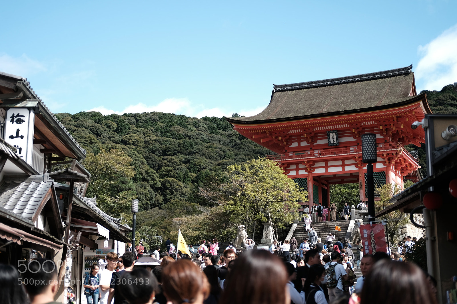 Fujifilm X-T20 sample photo. Kiyomizu-dera entrance far photography