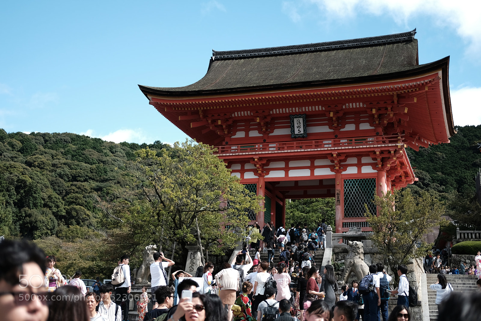 Fujifilm X-T20 sample photo. Kiyomizu-dera entrance near photography