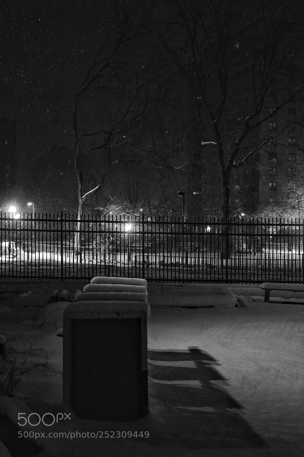 Samsung NX300 sample photo. Night shadows photography