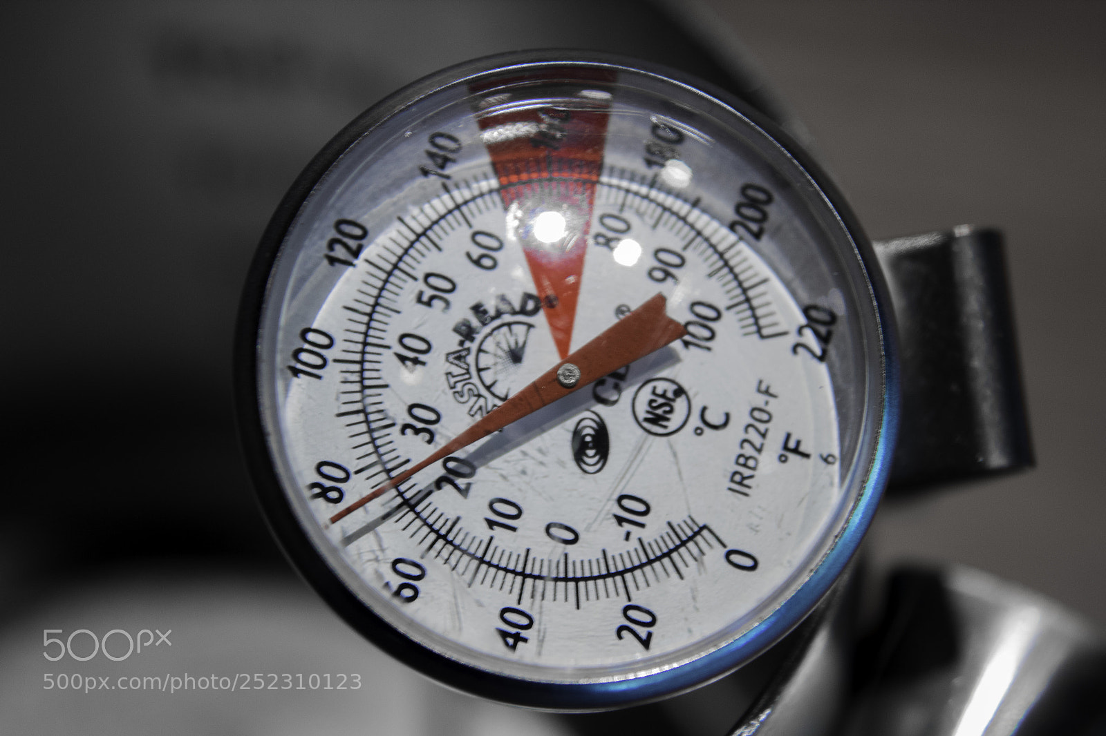 Canon EOS 1300D (EOS Rebel T6 / EOS Kiss X80) sample photo. Thermometer photography