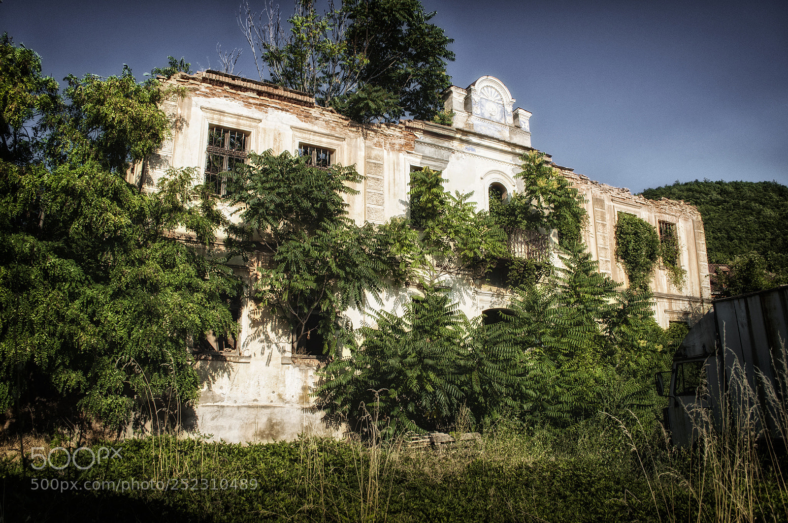 Nikon D5000 sample photo. Old house photography