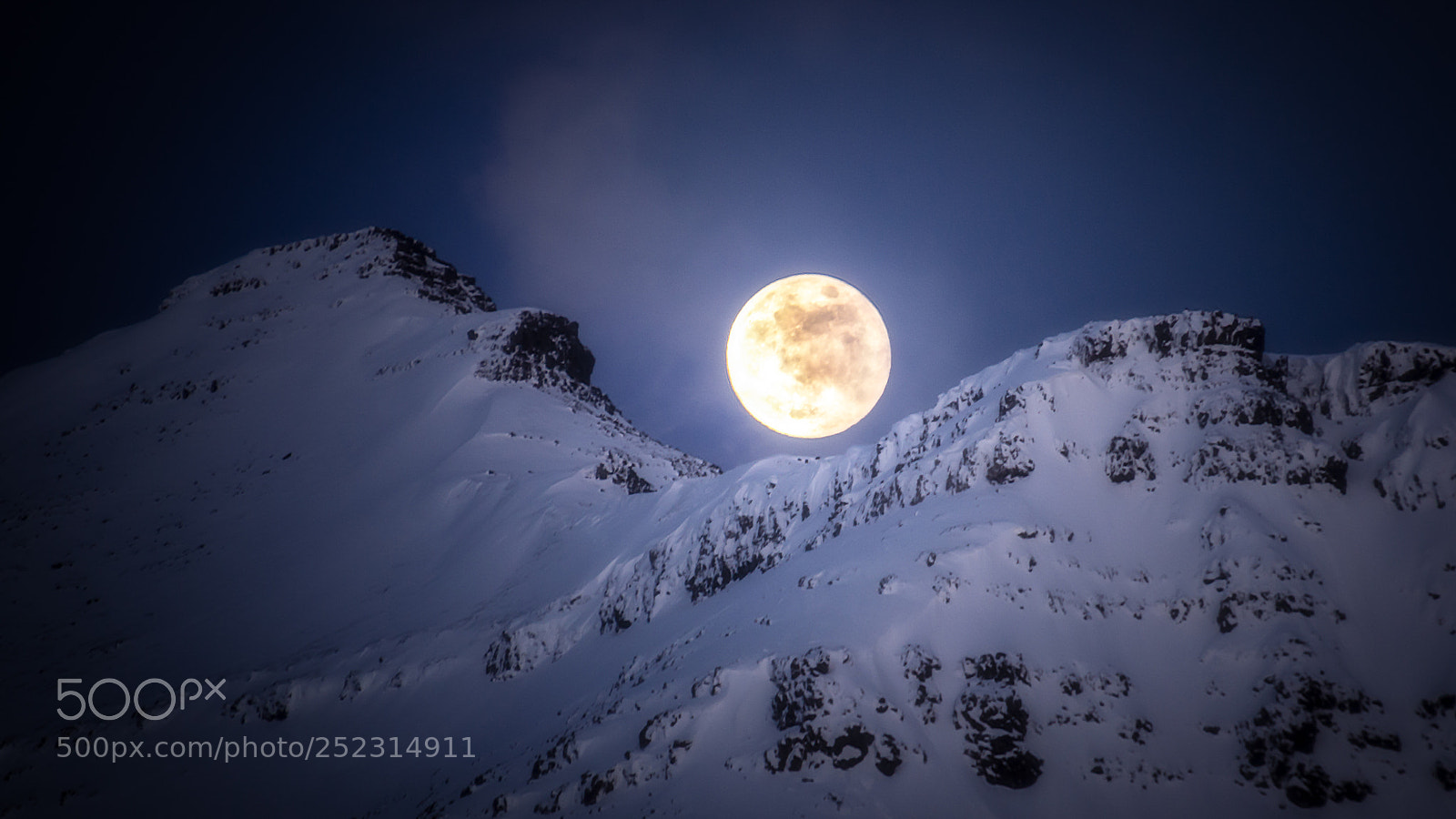 Nikon D3100 sample photo. Moon over eiði photography