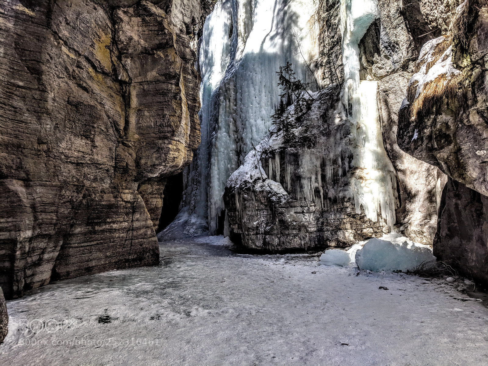 Google Pixel XL sample photo. Maligne canyon photography