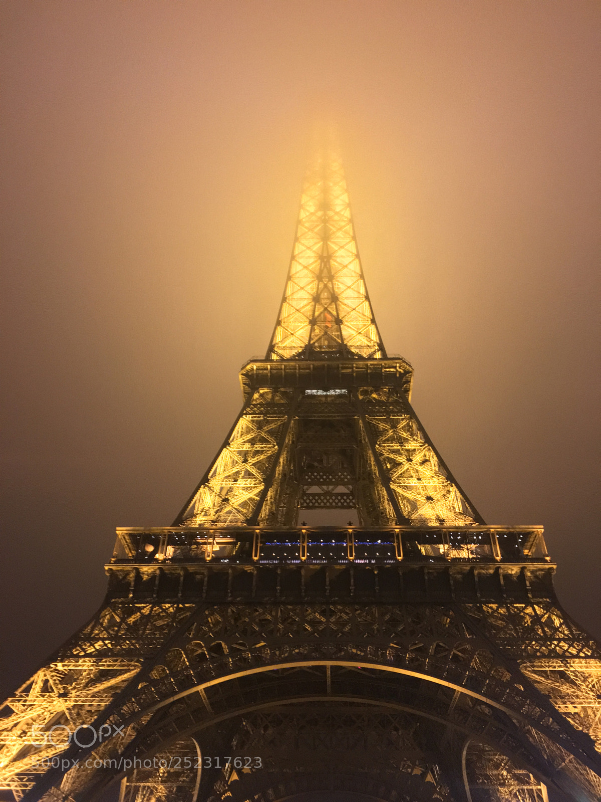 Apple iPhone 6s sample photo. Paris glow photography