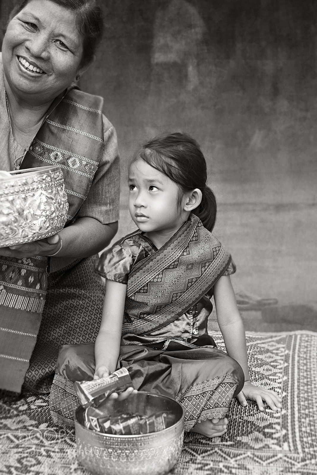 Nikon D800 sample photo. Passing out alms / laos photography