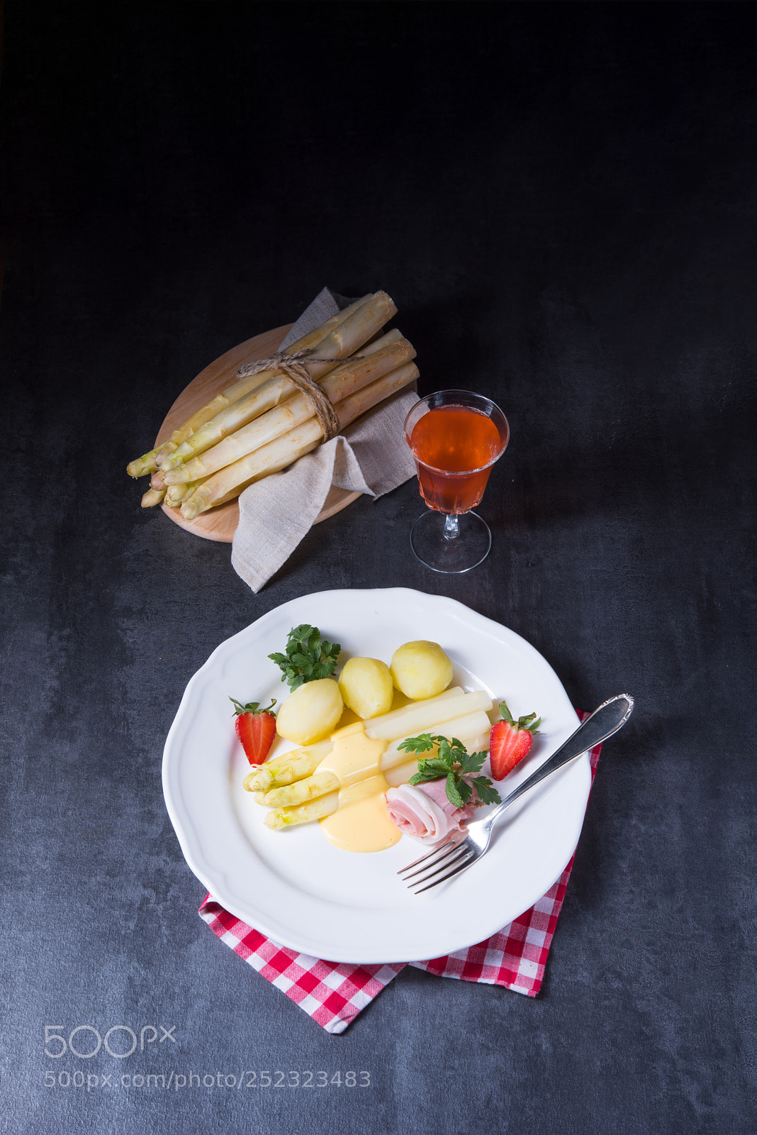 Nikon D810 sample photo. Asparagus with boiled ham photography