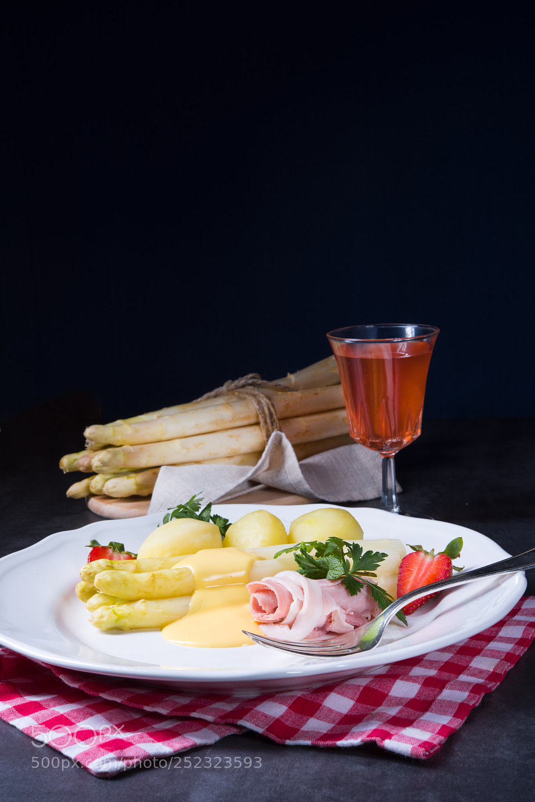 Nikon D810 sample photo. Asparagus with boiled ham photography