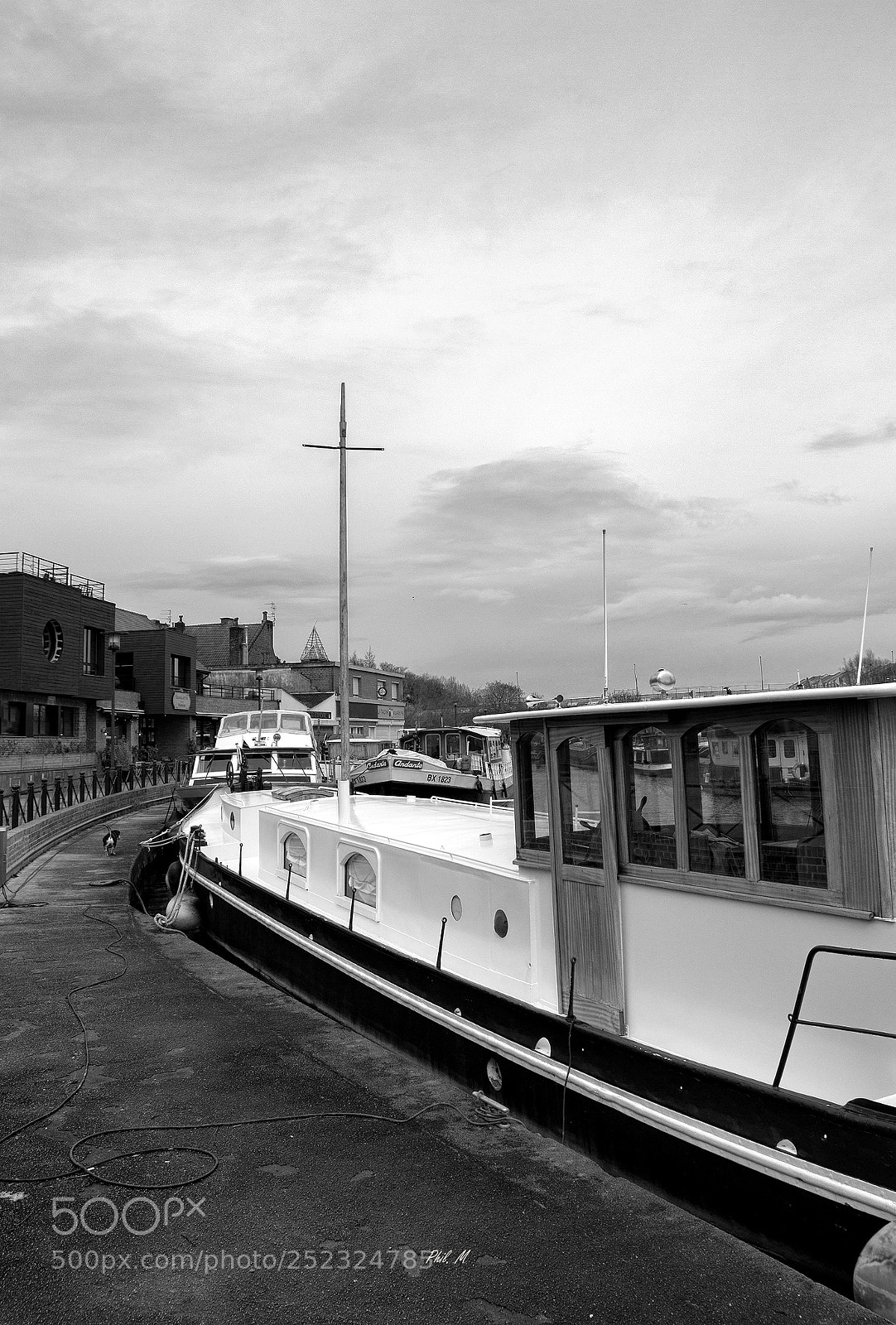 Canon EOS 1200D (EOS Rebel T5 / EOS Kiss X70 / EOS Hi) sample photo. Sur le quai . photography