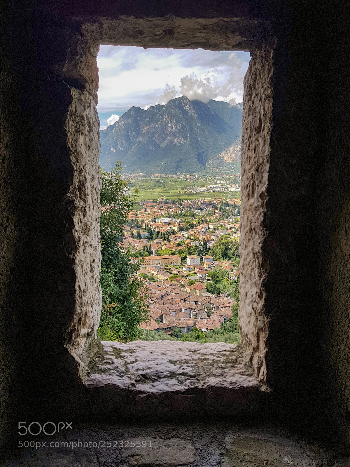 Samsung Galaxy S8+ sample photo. Italy, view from castle photography