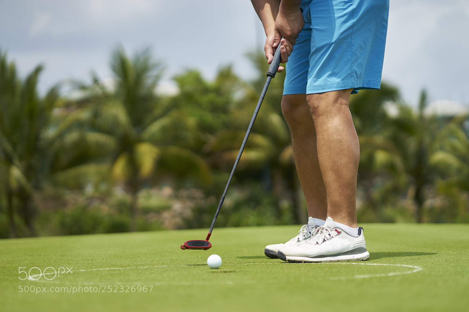 Sony a7 sample photo. Asian golfer putting on photography