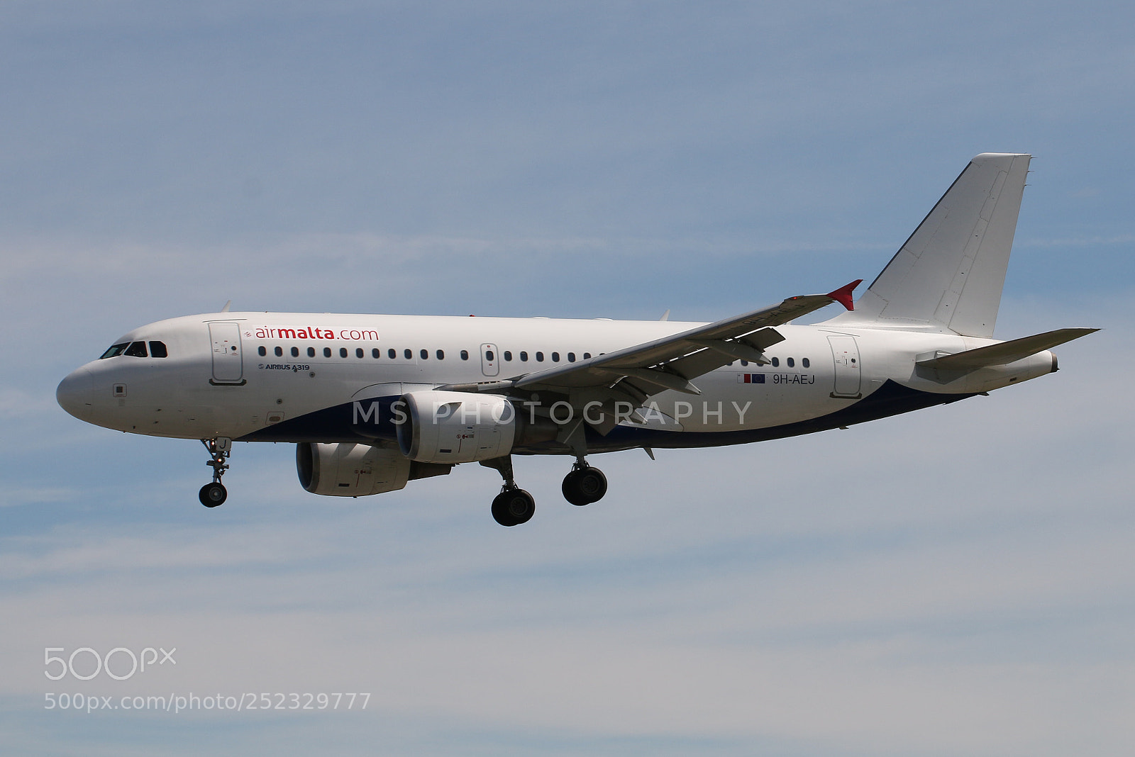 Canon EOS 70D sample photo. Air malta flight photography