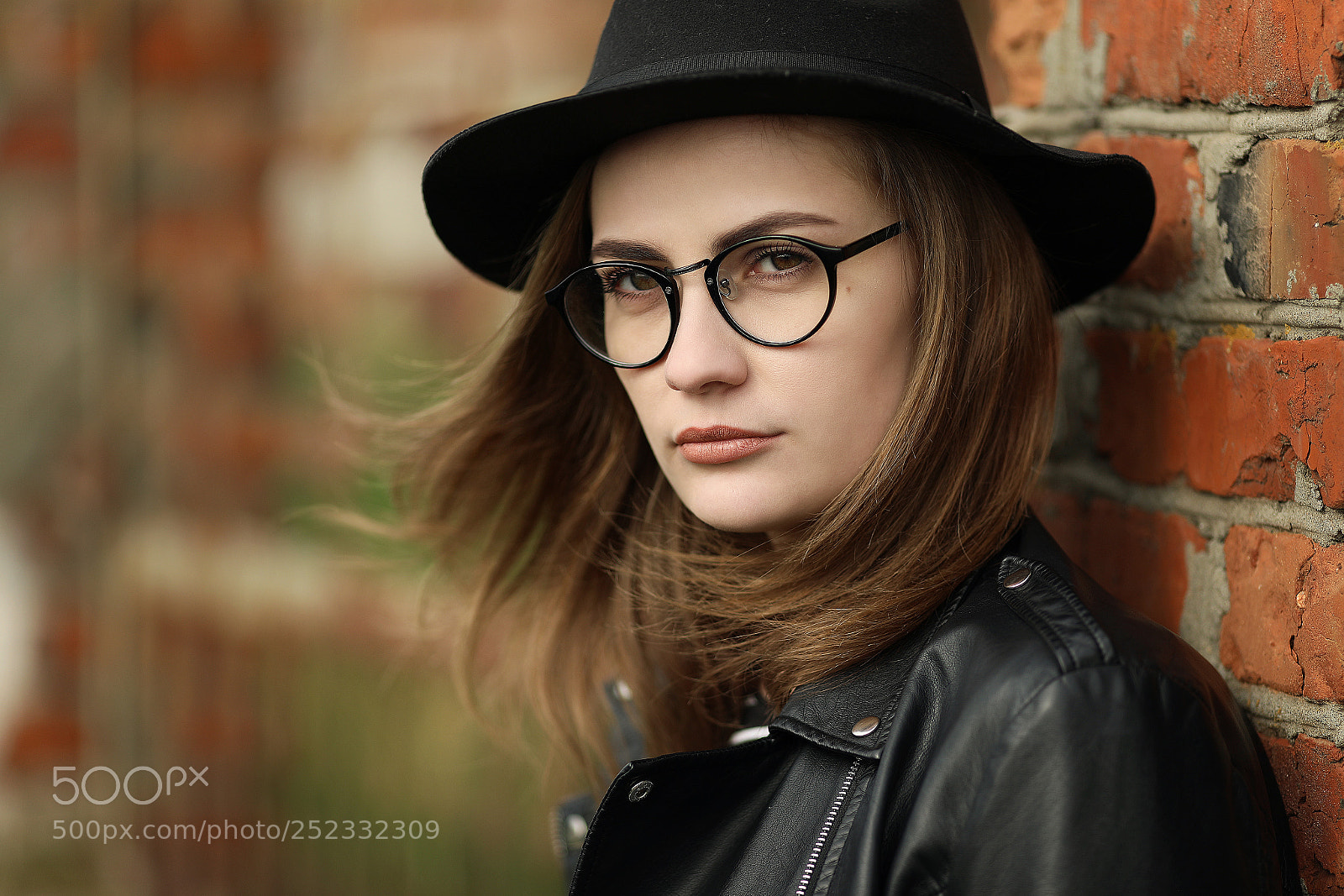 Canon EOS 5D Mark IV sample photo. Girl with hat photography
