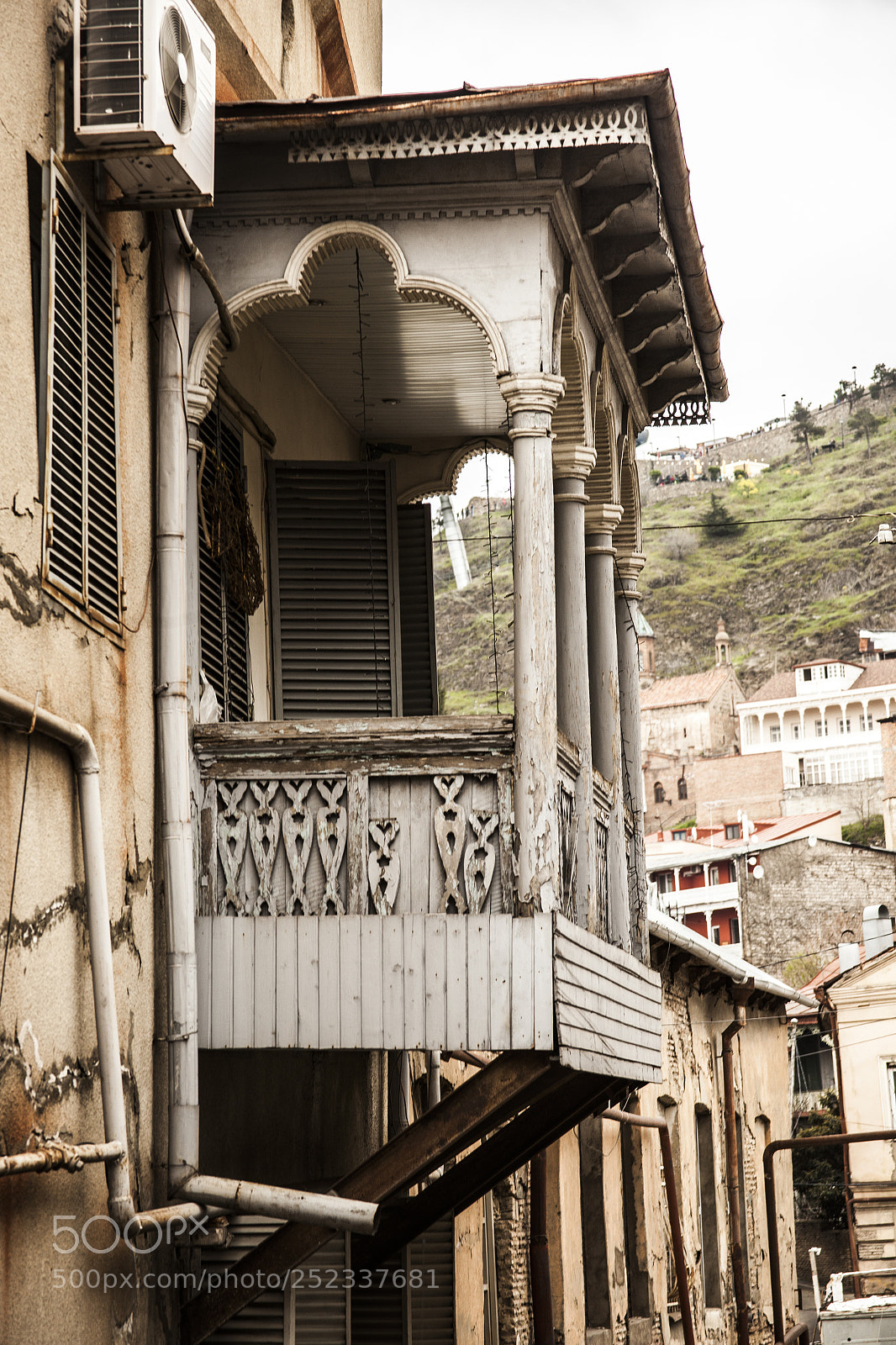 Canon EOS 5D Mark II sample photo. Balcony photography