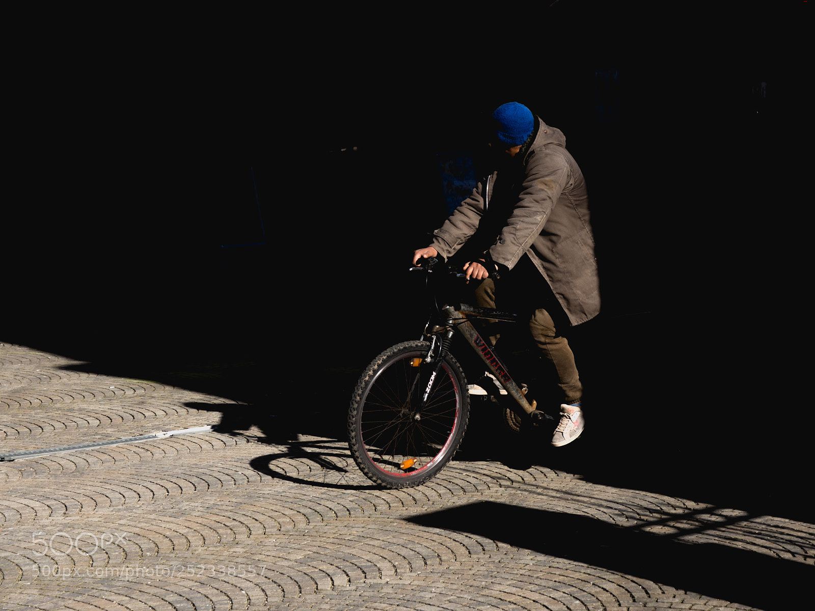 Olympus OM-D E-M10 II sample photo. Rollin' in style photography