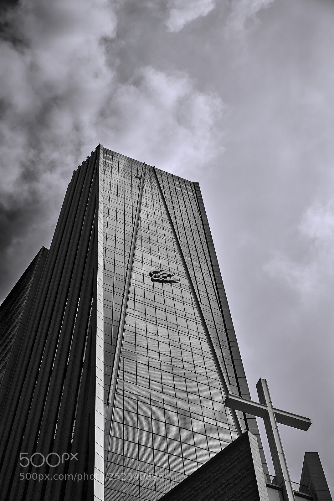 Sony a7R III sample photo. Cross photography