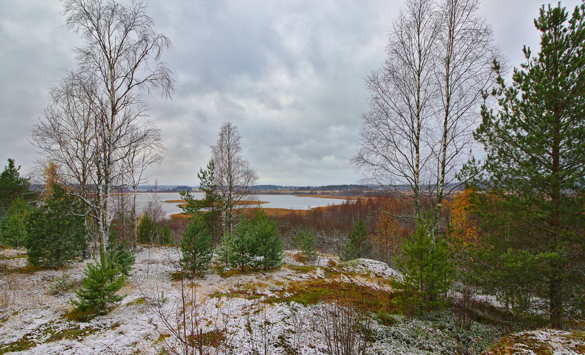 Canon EOS 650D (EOS Rebel T4i / EOS Kiss X6i) + Canon EF-S 10-18mm F4.5–5.6 IS STM sample photo. Autumn in karelia photography