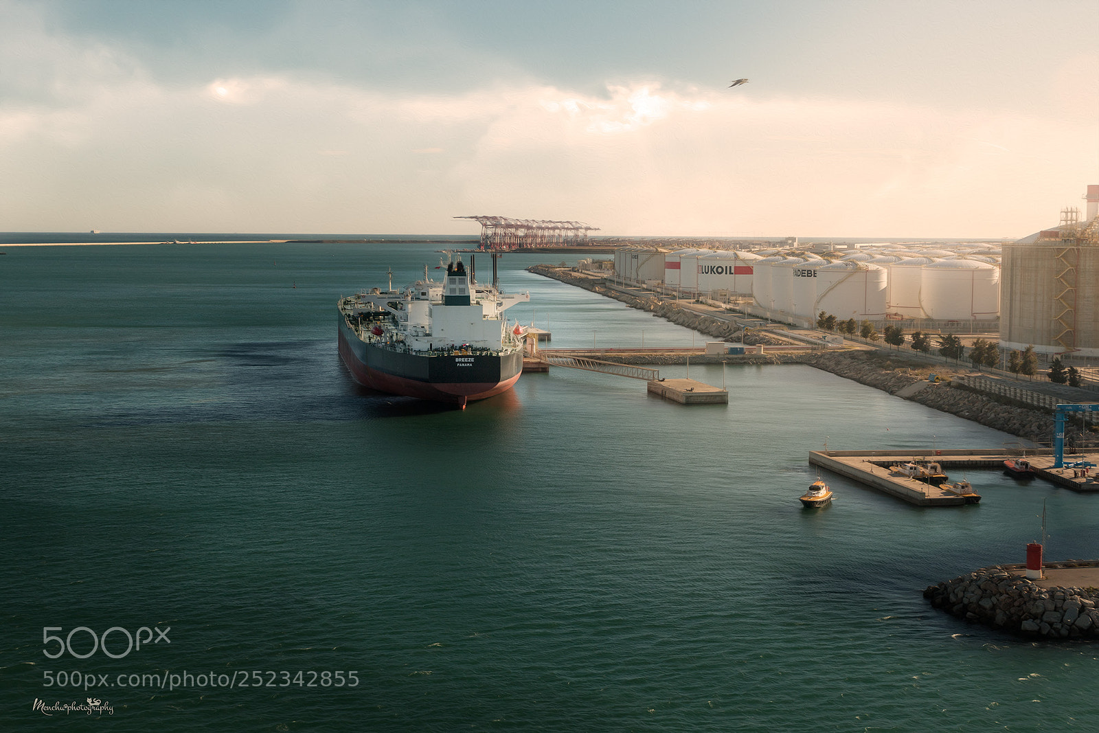 Canon EOS 70D sample photo. Barcelona's port photography
