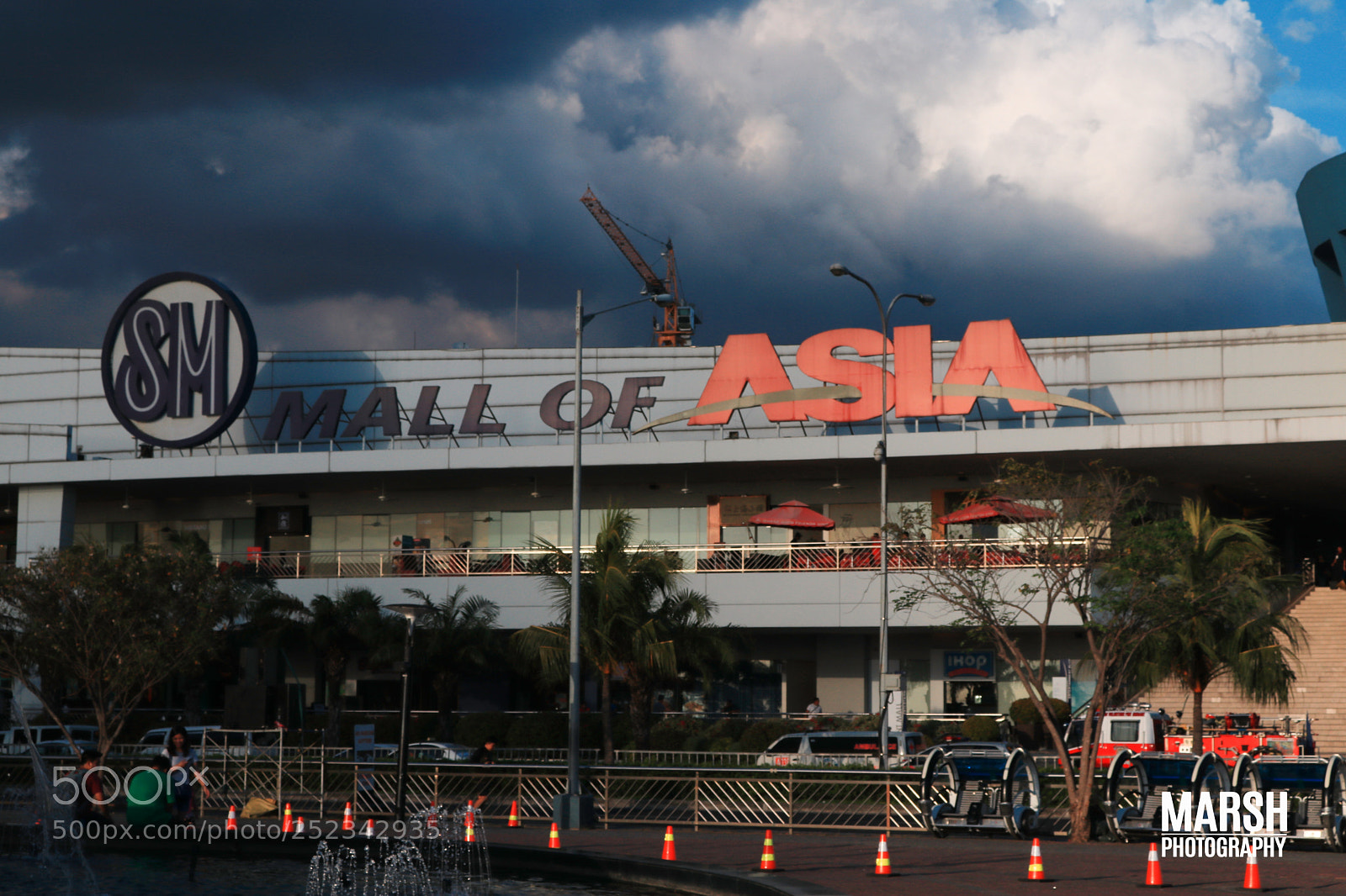 Canon EOS 80D sample photo. Mall of asia photography