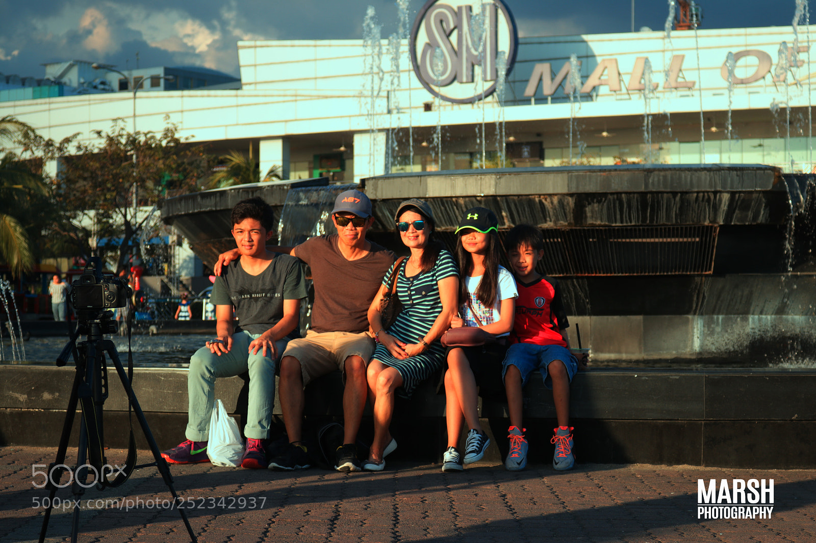 Canon EOS 80D sample photo. Family of five photography